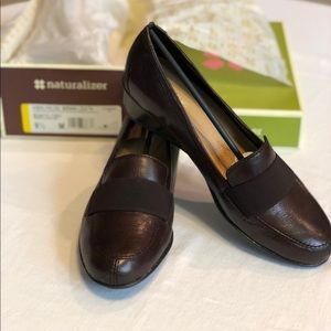 Naturalizer size 9.5 brown leather oxfords